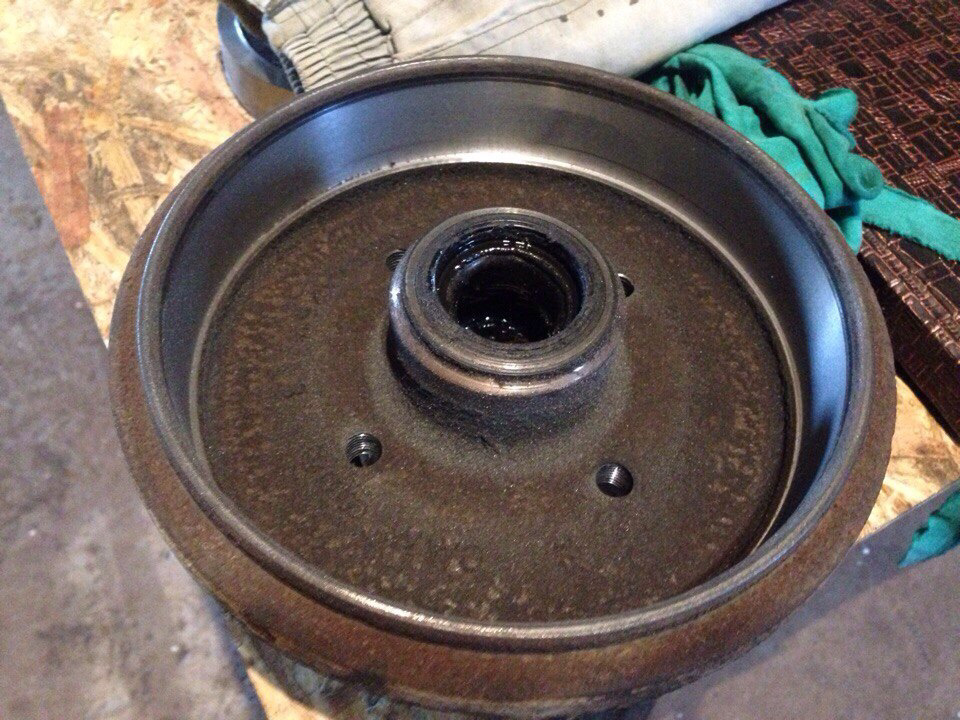 Проточка барабанов — Volkswagen Golf Mk2, 1,6 л, 1985 года | другое ...