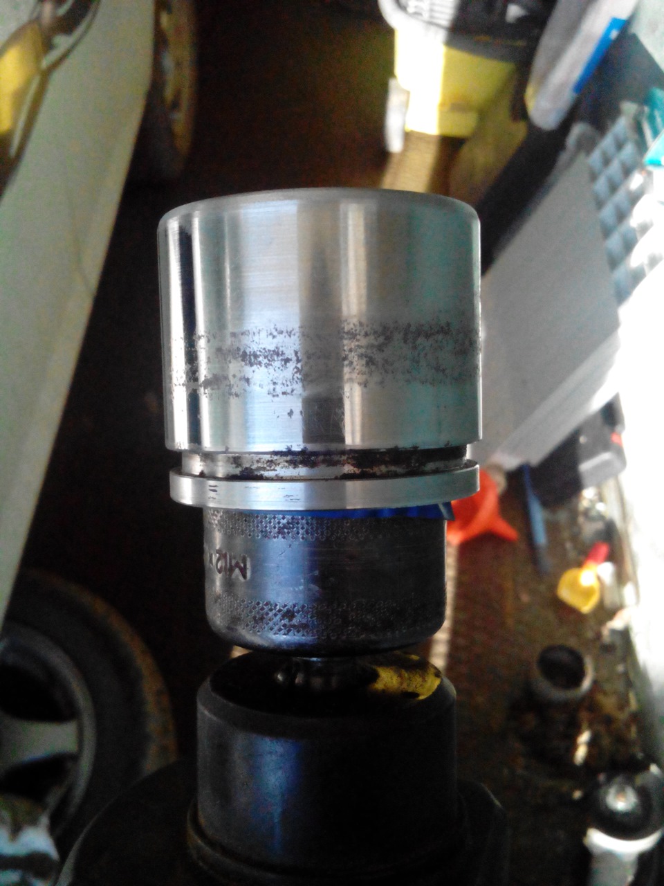 Вылечил подклинивание поршня суппорта, прокачал тормоза ОДИН ...