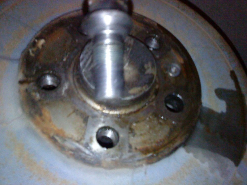 Сорвали болт на колесе что делать