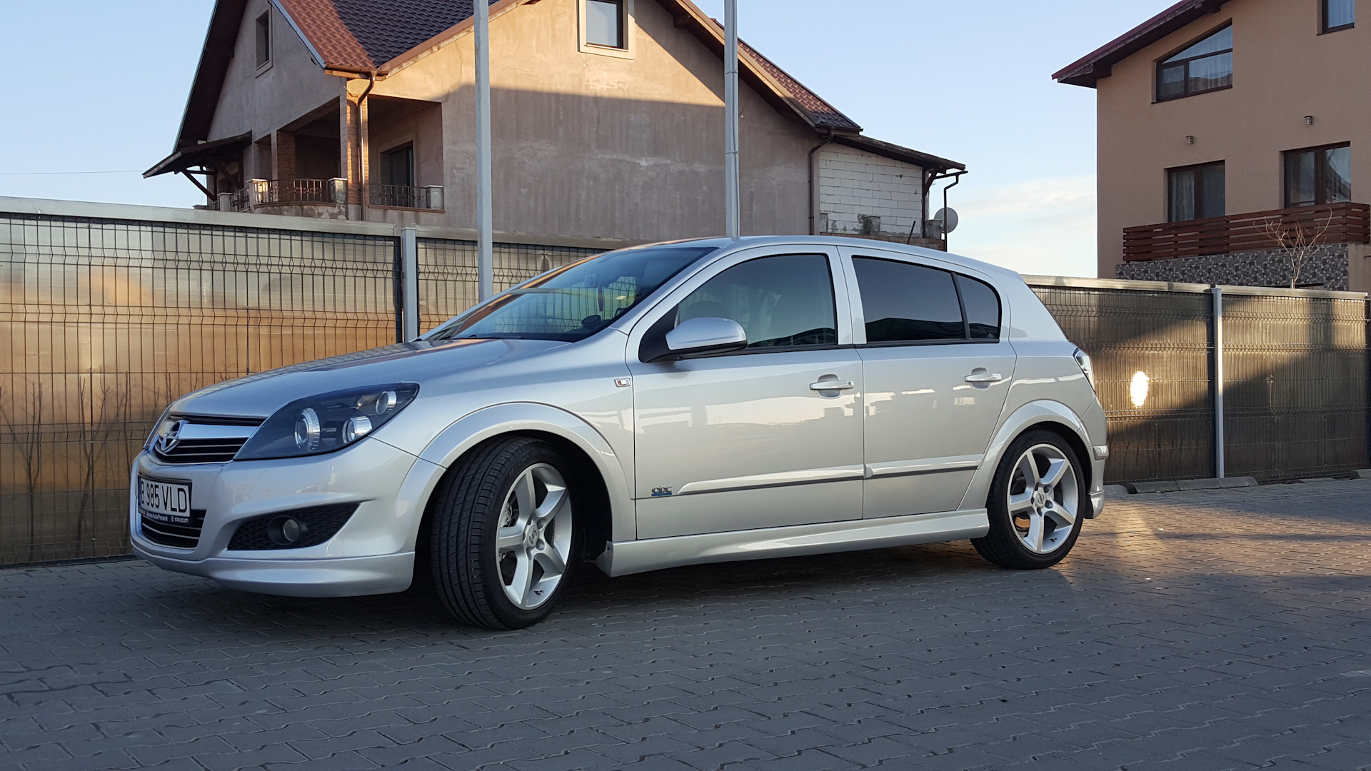Opel astra h gtc синяя. Opel vectra c 1. Спойлер opel astra h gtc opc. 8 opc line. P p c line.
