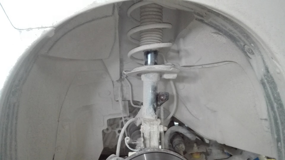 передняя подвеска -больше не стучит !(2) — Nissan Serena Mk III (C25 ...