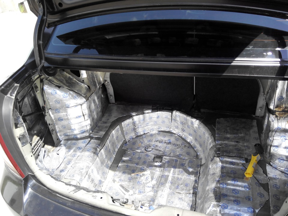 Багажник хендай солярис седан 2011. Hyundai accent тагаз багажник. Метан в багажник ровный пол. Фальшпол ваз 2105. Как выровнять багажник.