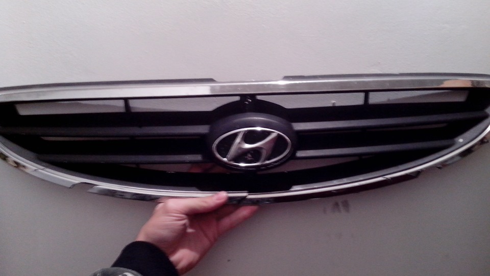 решетка радиатора без значка — Hyundai Accent (2G), 1,5 л, 2004 года ...