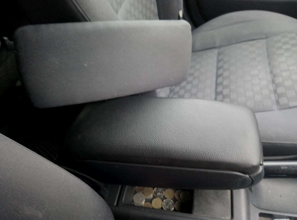 подлокотник — Audi A6 (C5), 1,8 л, 2001 года | аксессуары | DRIVE2