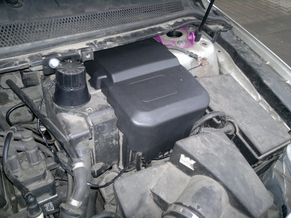 Как снять аккумулятор фф2 Крышка аккумулятора. - Ford C-Max I, 2 л, 2005 года наблюдение DRIVE2