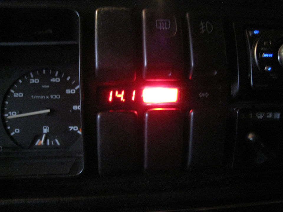 Вмонтировал вольтметр в панельку ручника))) — Volkswagen Jetta II, 1,6 ...