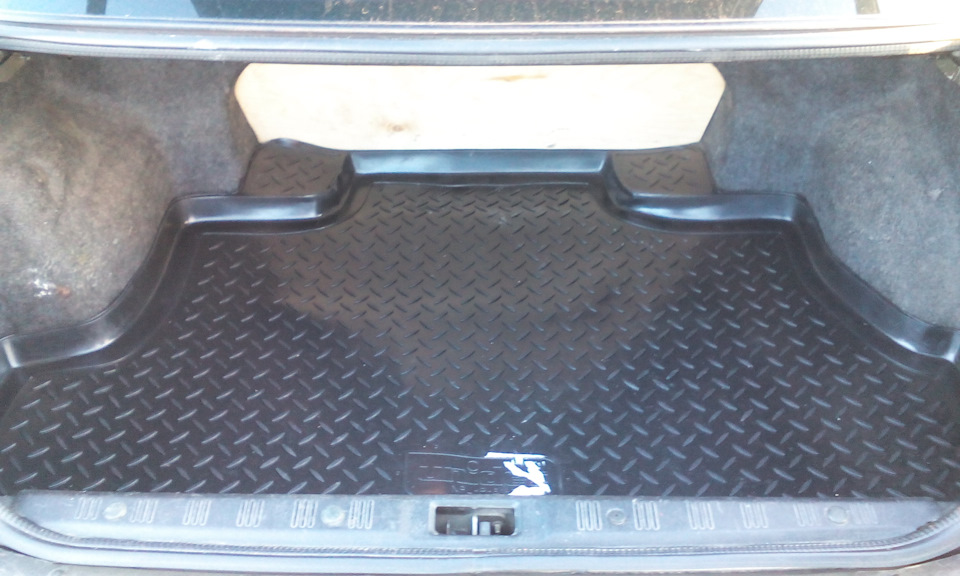 Прикупил коврик в багажник — Nissan Sunny (B15), 1,5 л, 2000 года ...