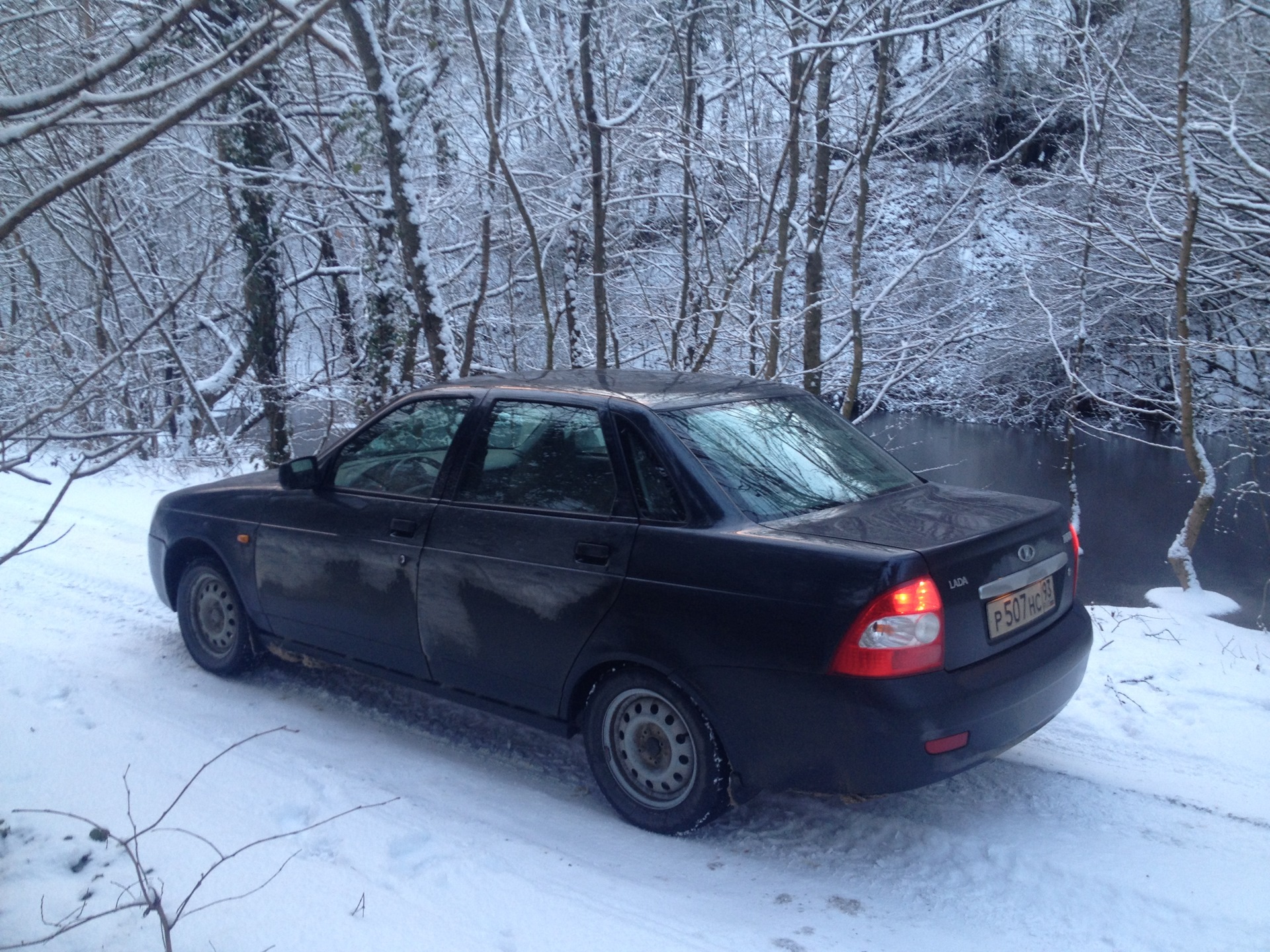 Черная на белом… — Lada Приора седан, 1,6 л, 2007 года | фотография ...