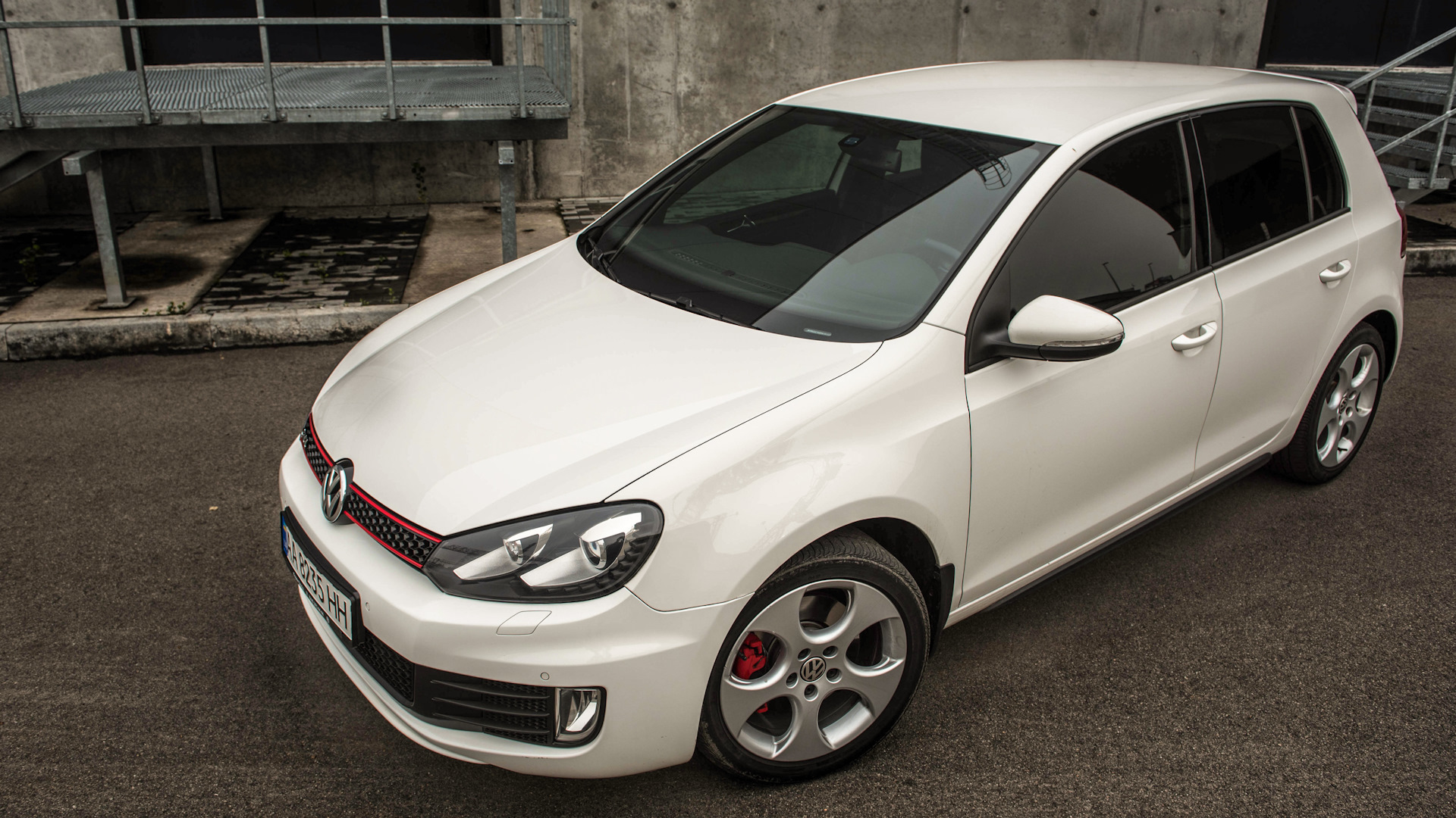 Volkswagen Golf Mk6 GTI 2.0 бензиновый 2012 | Martini Bianco на DRIVE2