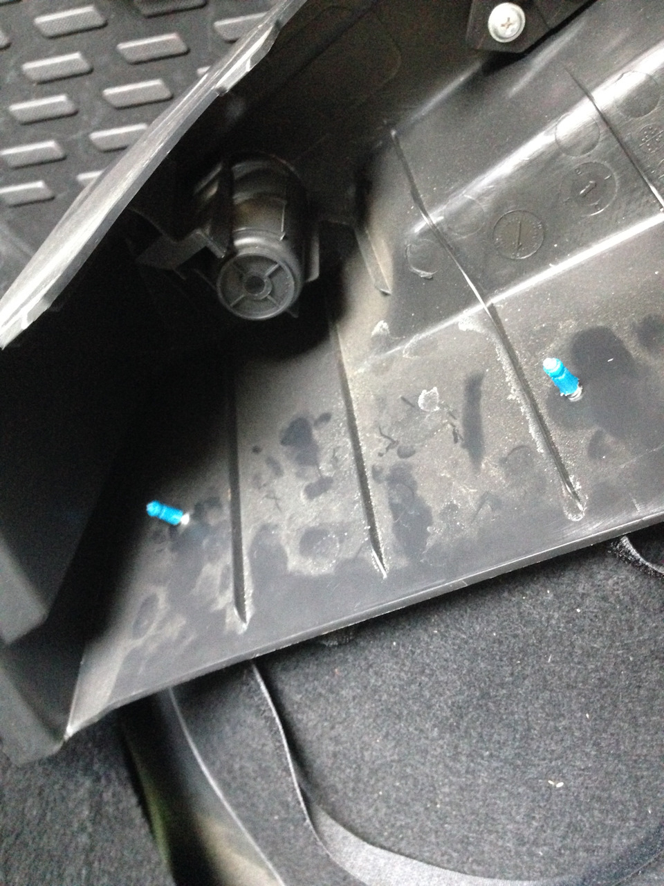 Держатель для огнетушителя и подсветка богажника — Mazda 6 (2G), 2 л ...