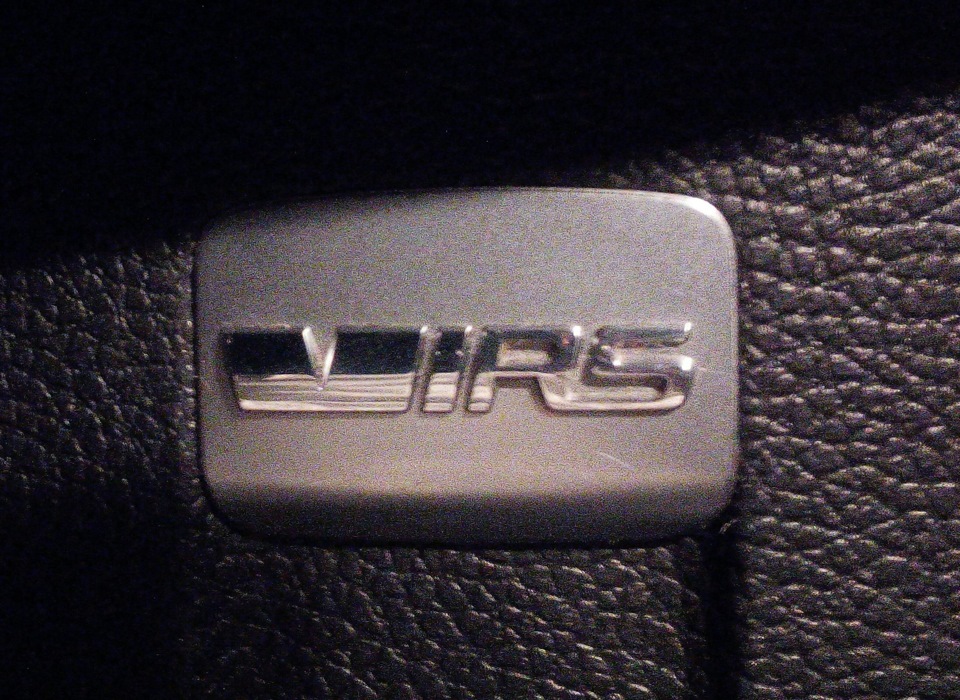 Шильдик на руль. РС шильдик Шкода а5. Шильдик VRS на руль. Шильдик RS Skoda на руль. Руль Outlander шильдик.