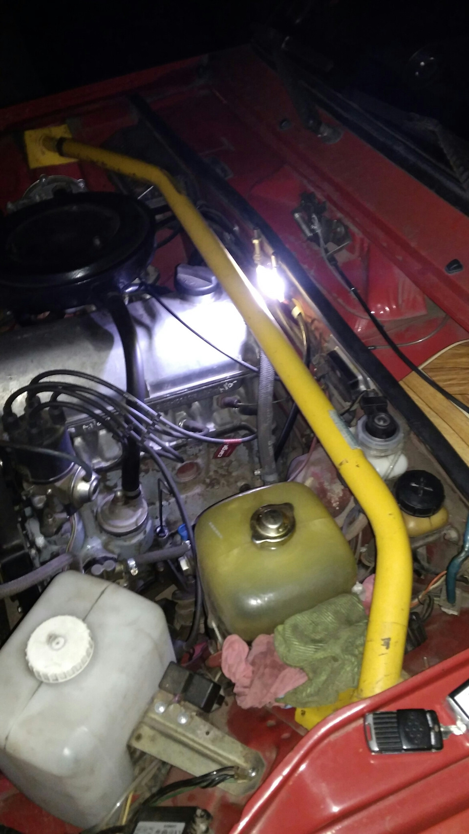 Подсветка под капотом, нашел решение))) — DRIVE2