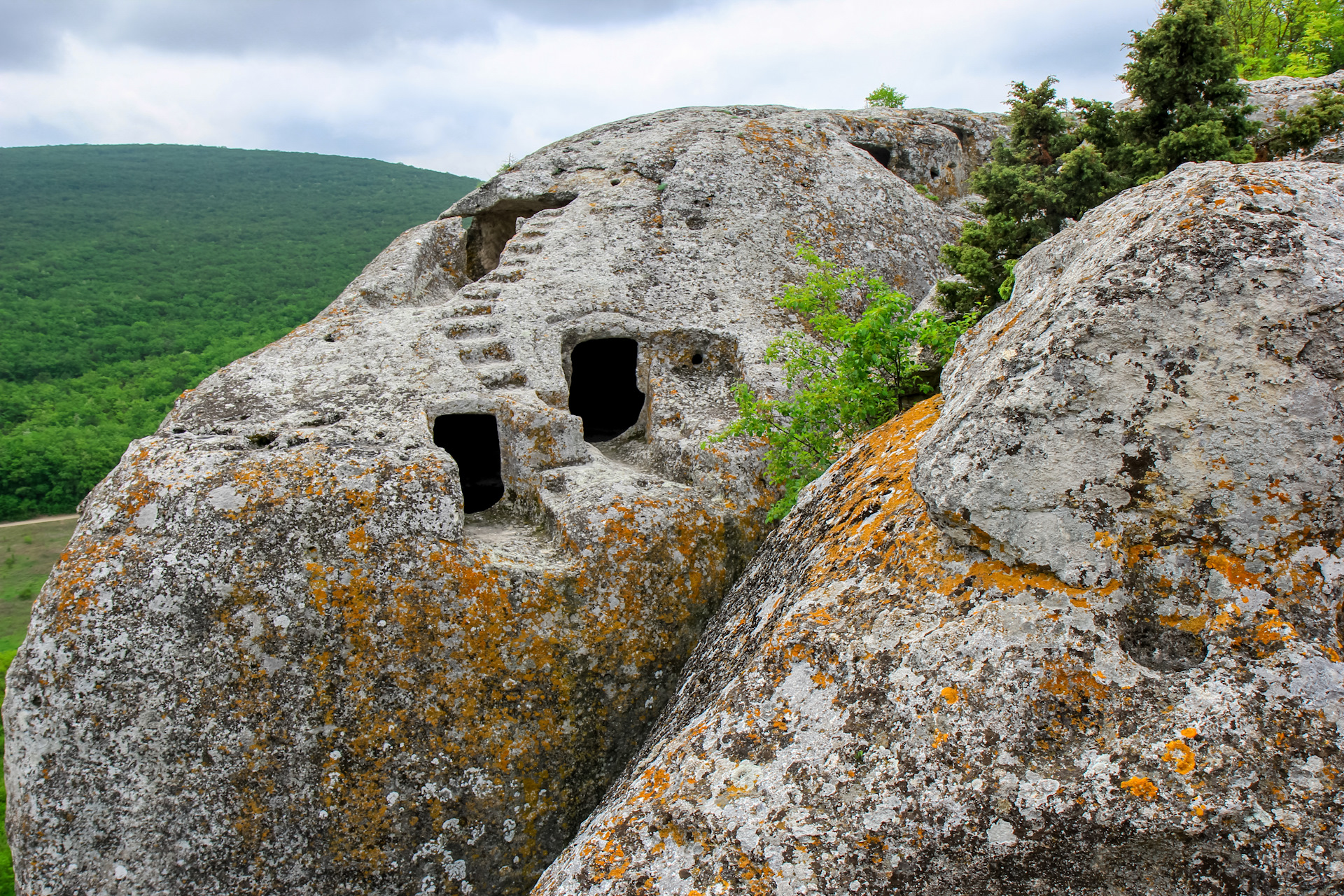 Эски эс. Дюрбе мехмеда ii герая. Мавзолей дюрбе бахчисарай. Эски эс. Гробница эски дюрбе в бахчисарае.