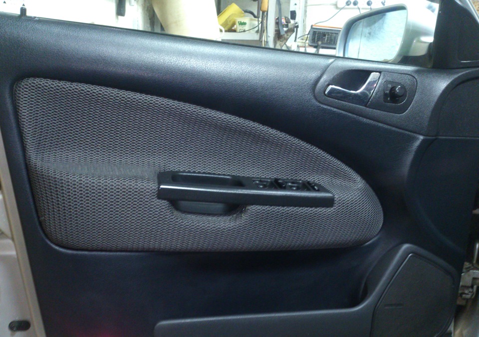 Перетяжка сидений и дверных карт Skoda Octavia A7