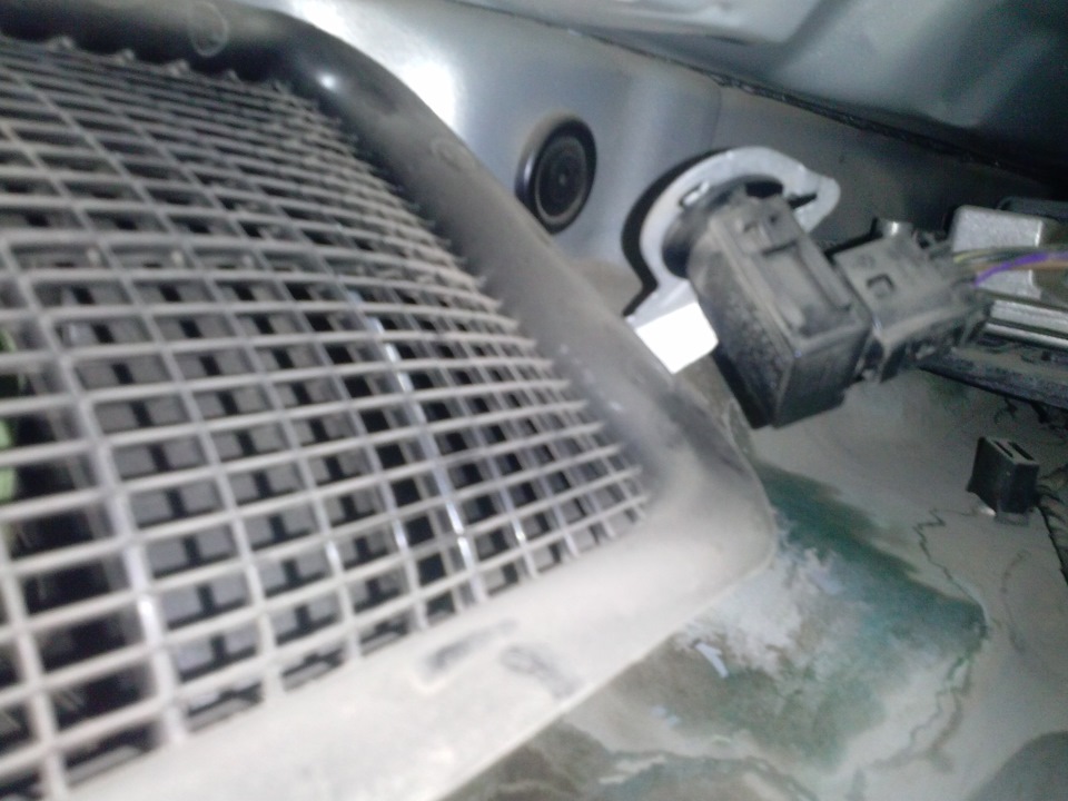 Уже без кожуха. Какой-то датчик. — Skoda Octavia A5 Mk2