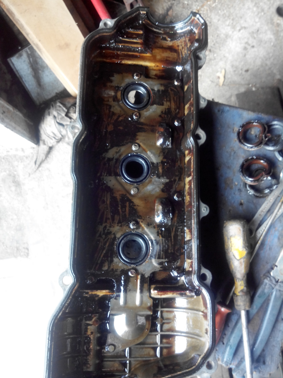 Замена сальников свечных колодцев 3s fe