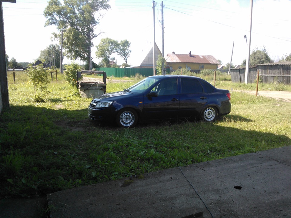 Новые колеса, штампы серебро + лето кама 129 — Lada Гранта (1G), 1,6 л ...