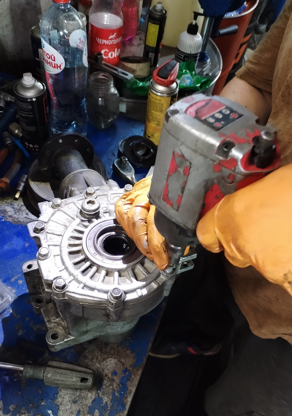 Откручиваем болты… — KIA Sorento (2G)