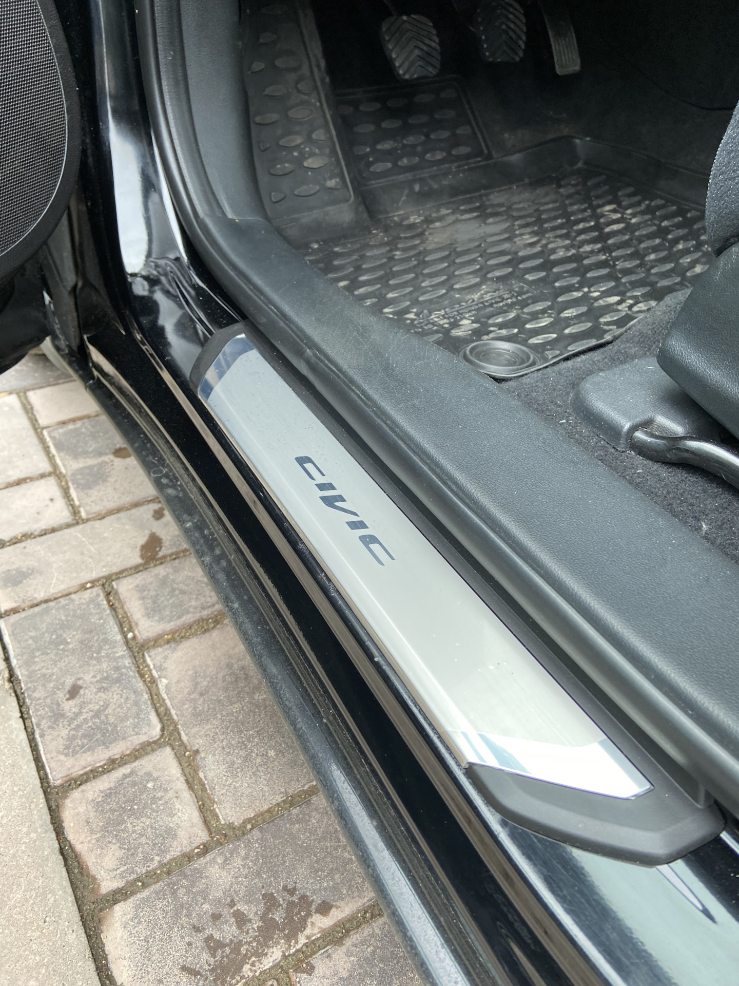Накладки на пороги оригинал👍🏻 — Honda Civic Hatchback (9G), 1,8 л, 2012 ...