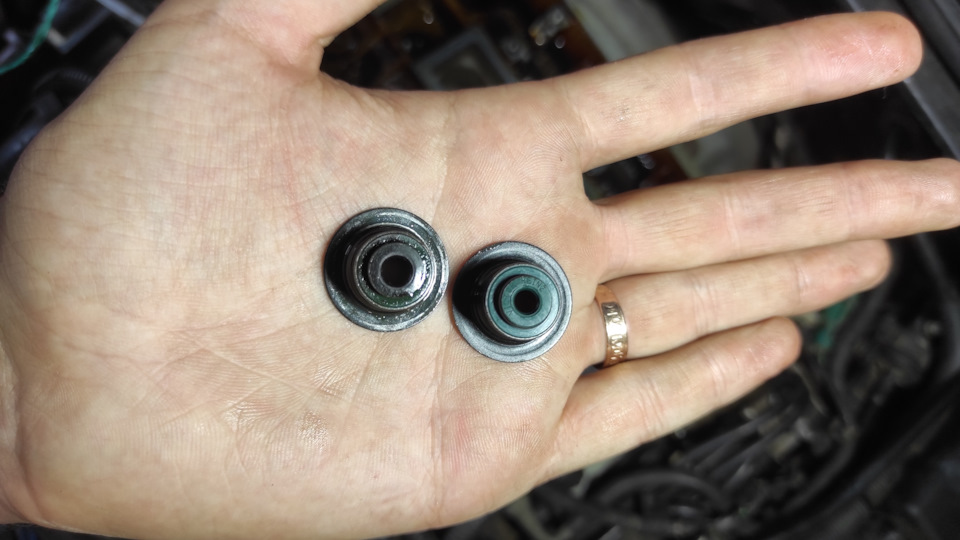 Люфт клапанов в направляющих — Ford Focus II Hatchback, 2 л, 2006 года ...