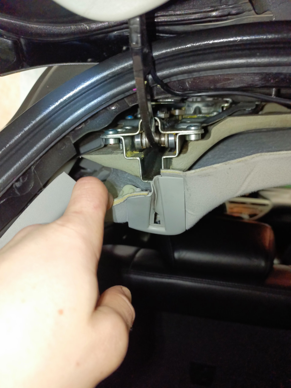 не лезь дибил она тебя сожрёт. не лезь оно тебя сожрет. не лезь дебил она тебя сожрет. не лезь она тебя сожрет. лезь ка.