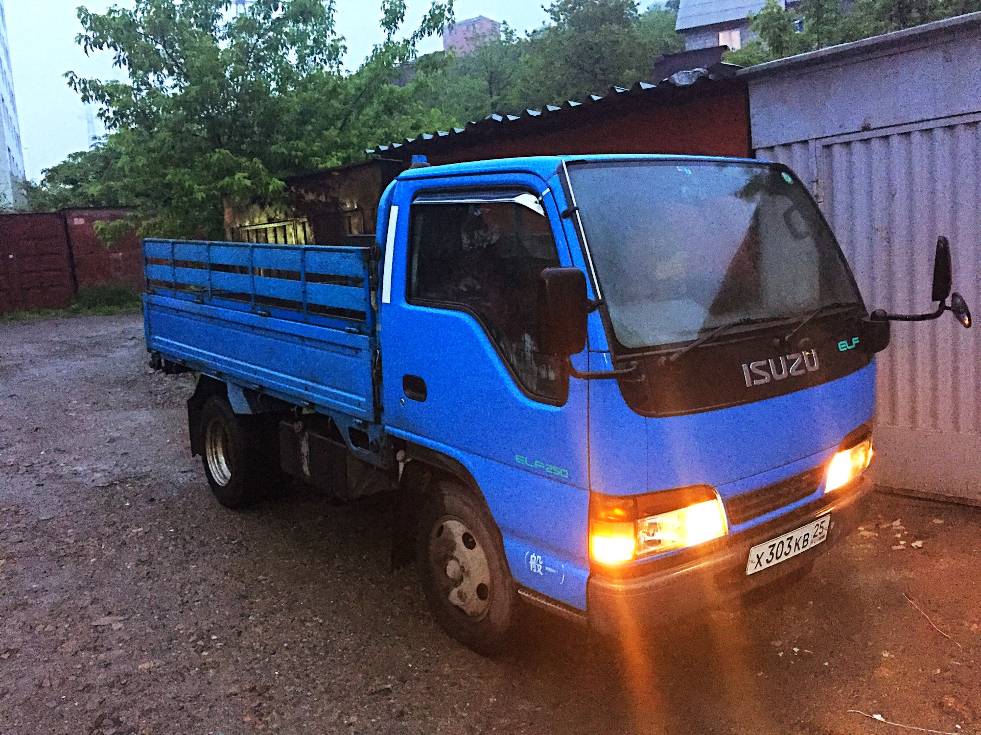 Исузу эльф. Исудзу Эльф 250. Isuzu Elf 4.2. Исузу Эльф 250 1997. Isuzu Elf 250 4/4.