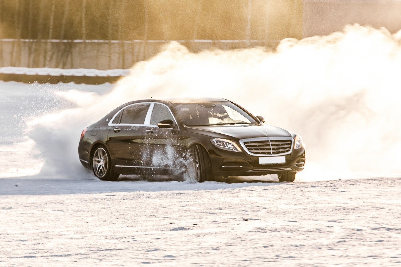 Mercedes drift. Дрифт Мерседес е63. Мерседес w212 дрифт. Мерседес АМГ дрифт. Мерседес w213 дрифт.