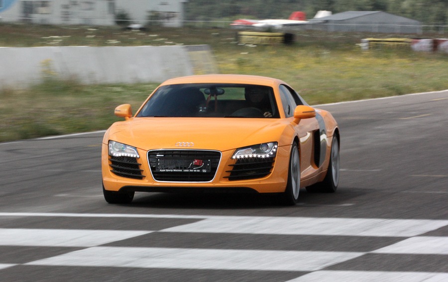 Audi r8 Racing Orange