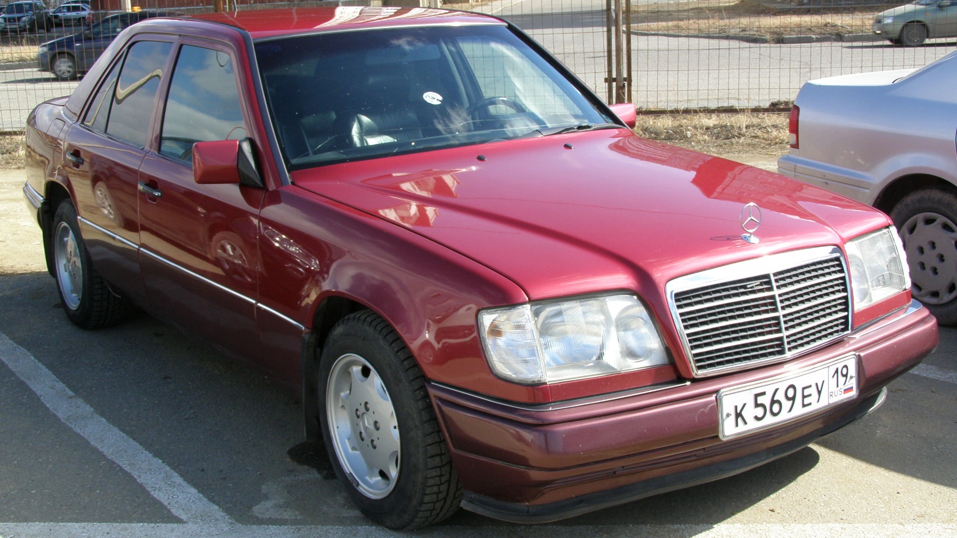 Mercedes-Benz E-class (W124) 2.8 бензиновый 1991 | рубиновая классика на  DRIVE2