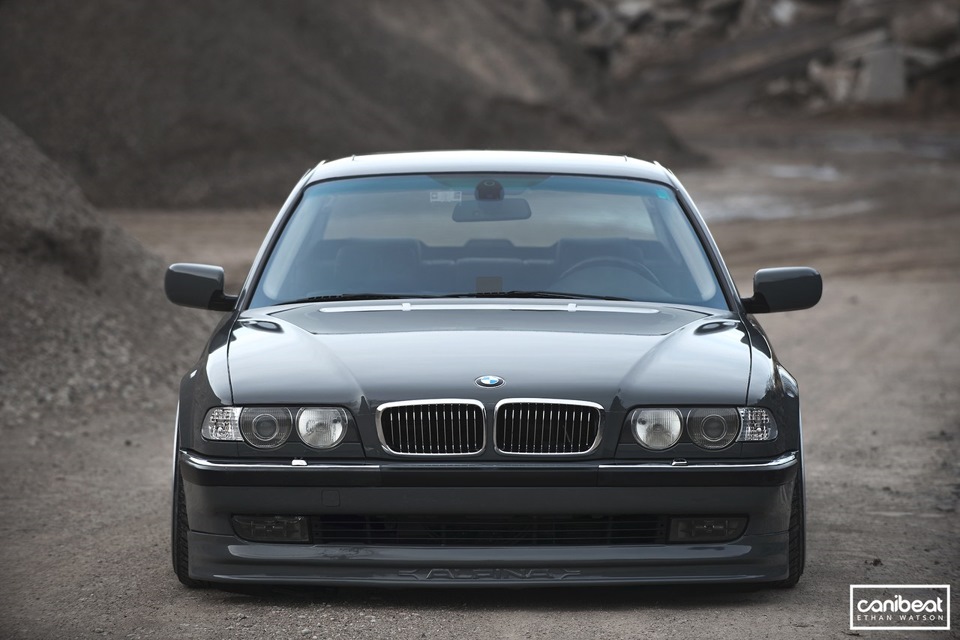 BMW 7 e38 черная