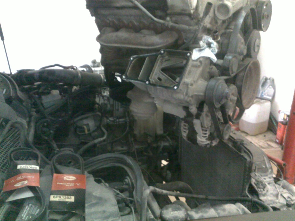 последствия гидроудара — Mercedes-Benz E-class (W210), 2 л, 2000 года ...