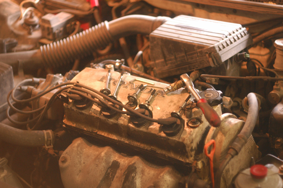 Крепление клапанной крышки — Honda Civic Hatchback (6G), 1,4 л, 1998 ...