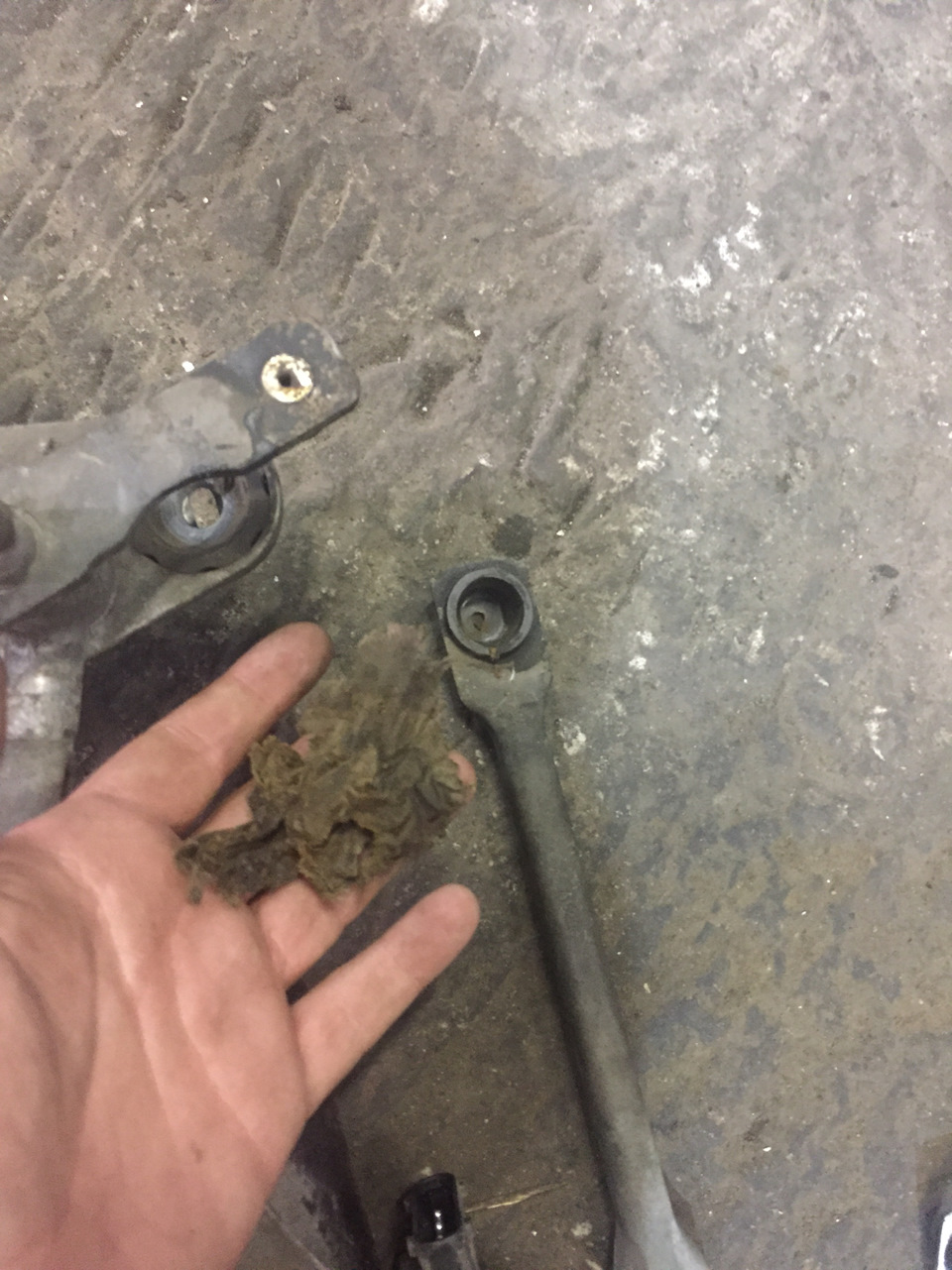 Ремонт трапеции или как починить трапецию с помощью тряпки — BMW 5 ...