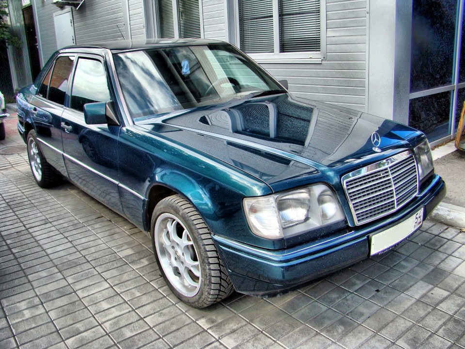 Mercedes Benz e class w124 синий