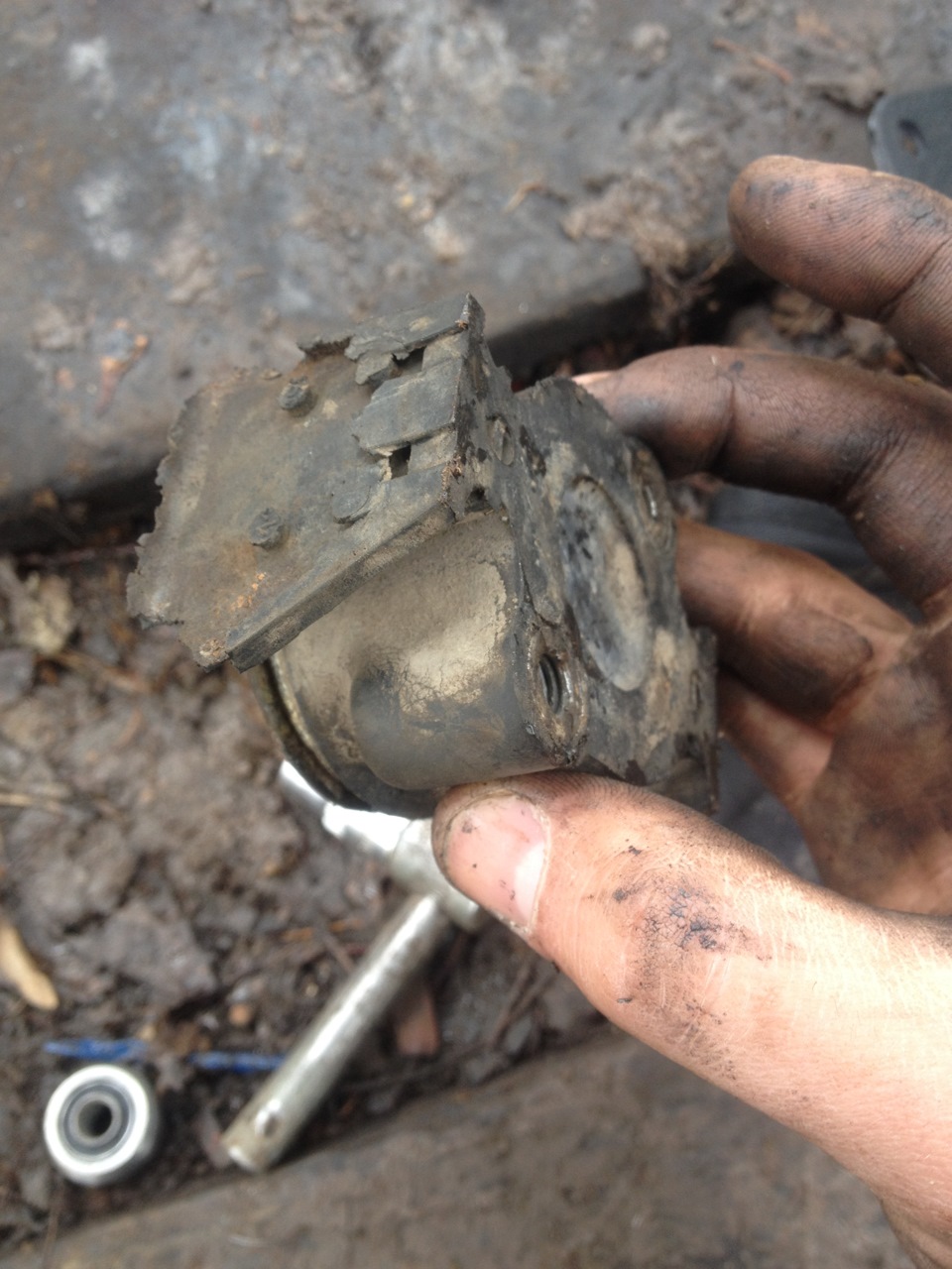 Замена подушки кулисы — Lada Калина Хэтчбек (1G), 1,4 л, 2010 года ...