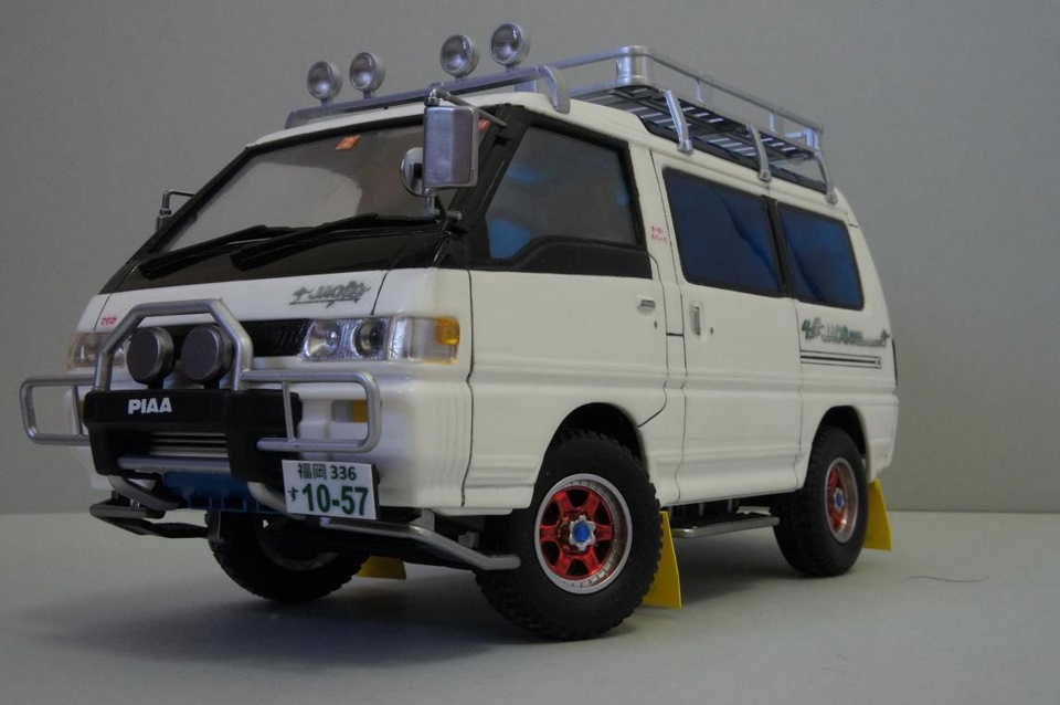 Delica 1. Мицубиси Делика 1. Kit Mitsubishi Delica Aoshima. Mitsubishi Delica 1:43. Модель Mitsubishi Delica.