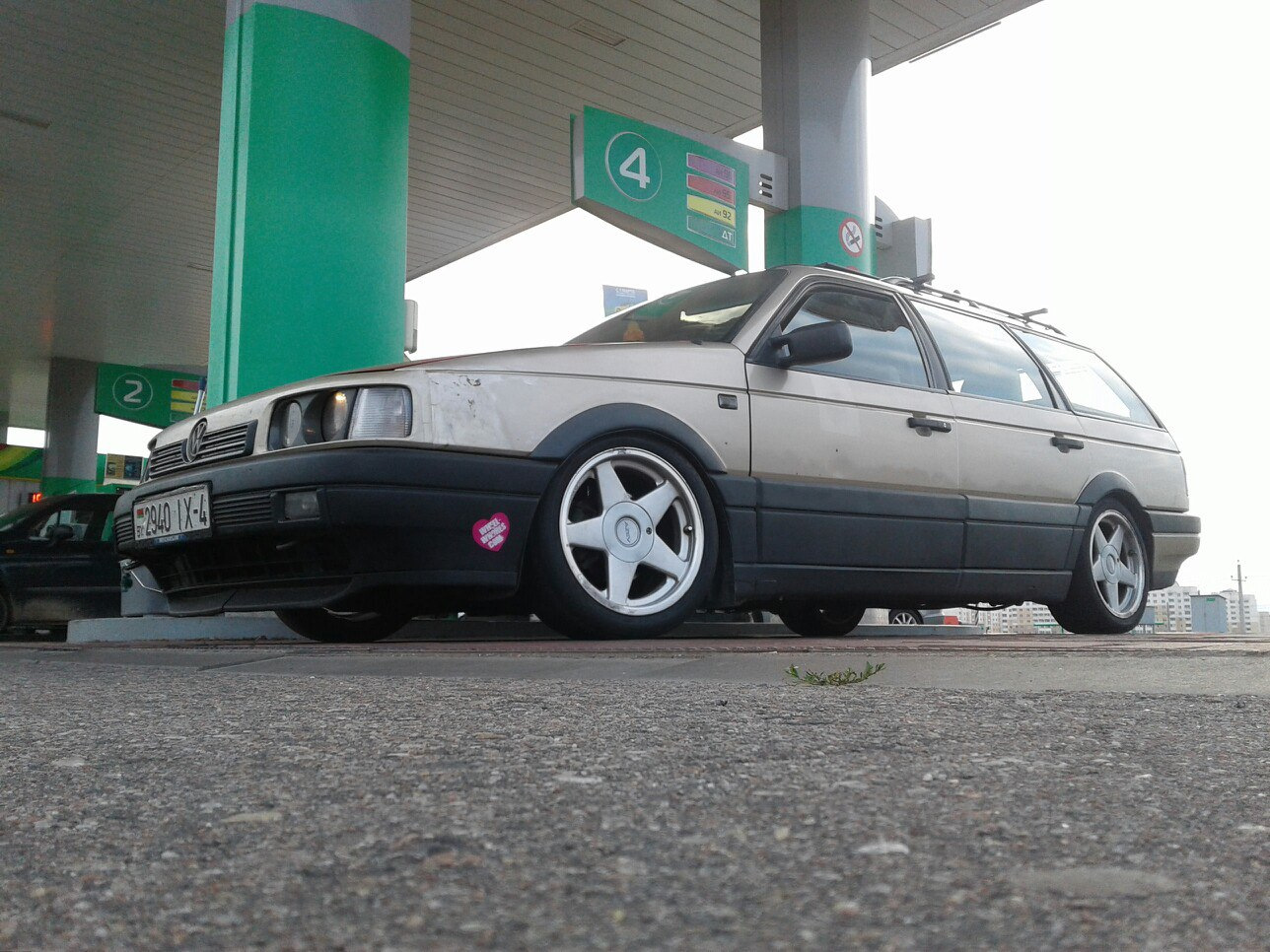 AZEV A r16 7.5j et 30 to passat b3 1.9static Gold Variant — Volkswagen ...