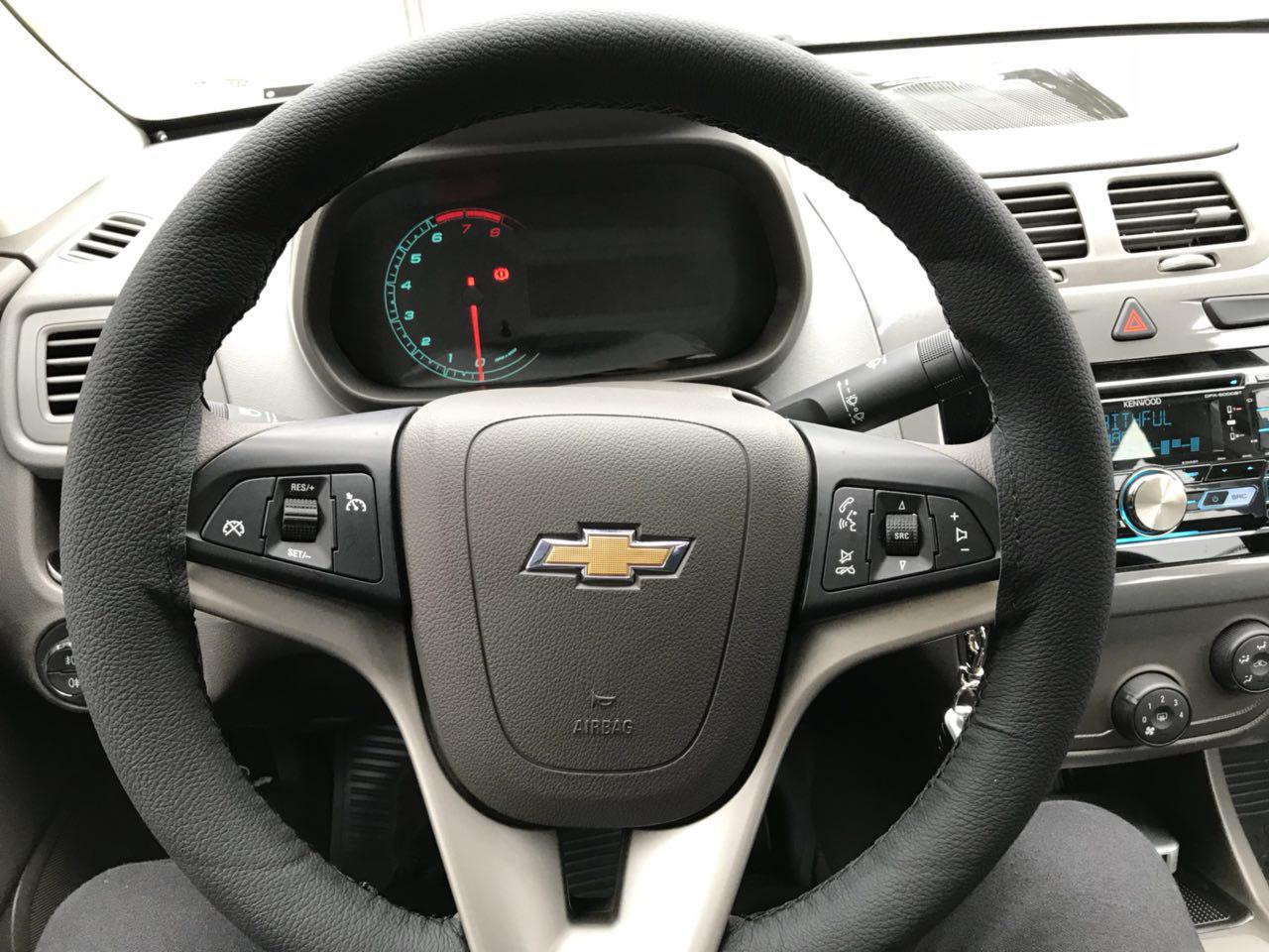 Кнопка рулевого колеса. Круиз контроль на Шевроле кобальт. Руль Chevrolet Cobalt. Мультируль Шевроле кобальт. Мультируль на Шевроле кобальт 2013.