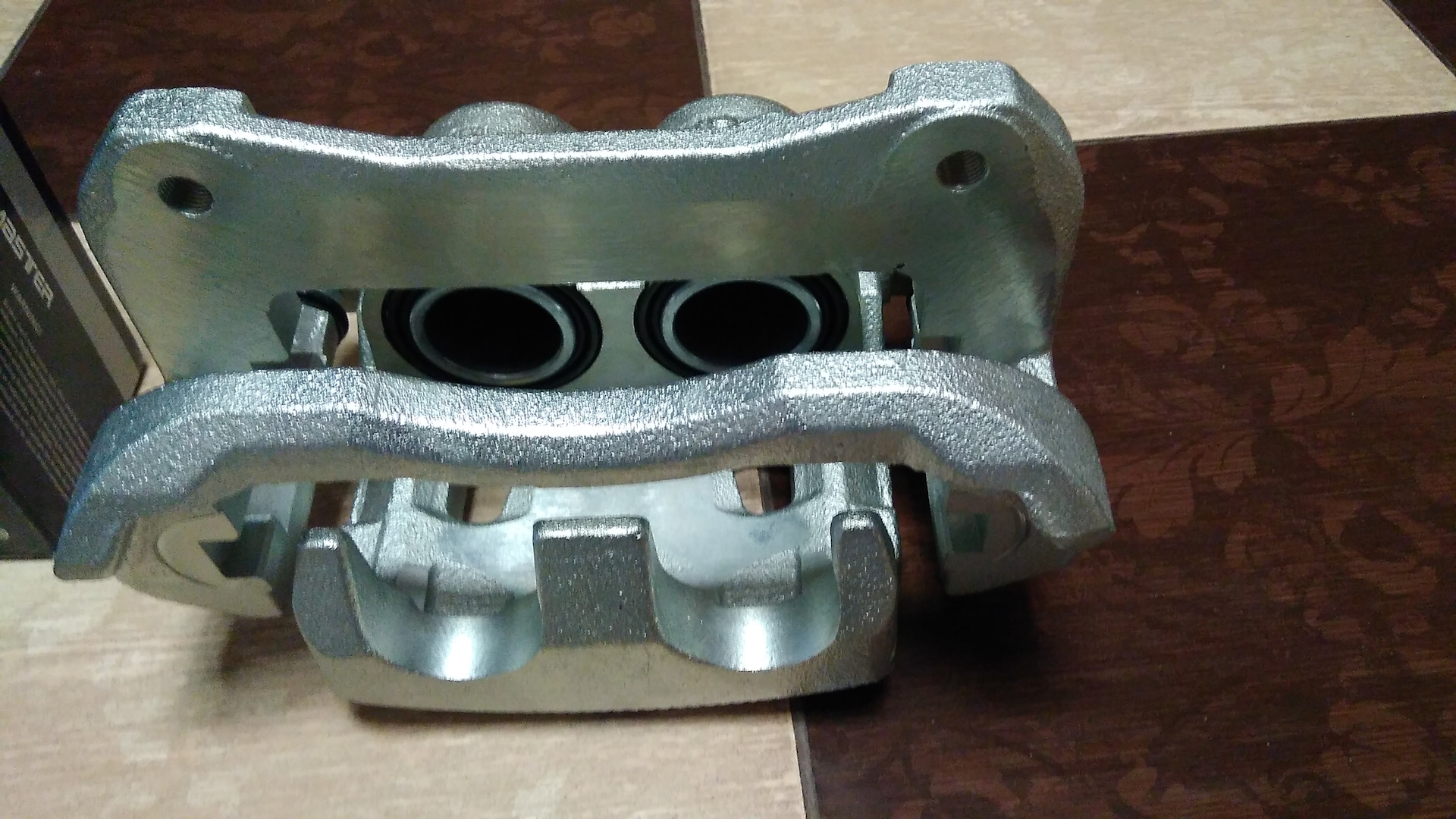 Суппорта камри 40 3. Суппорт 2х поршневой. 4х поршневые суппорта shimano. Суппорт 2х поршневой. Камри 40 суппорта 2х поршневые.