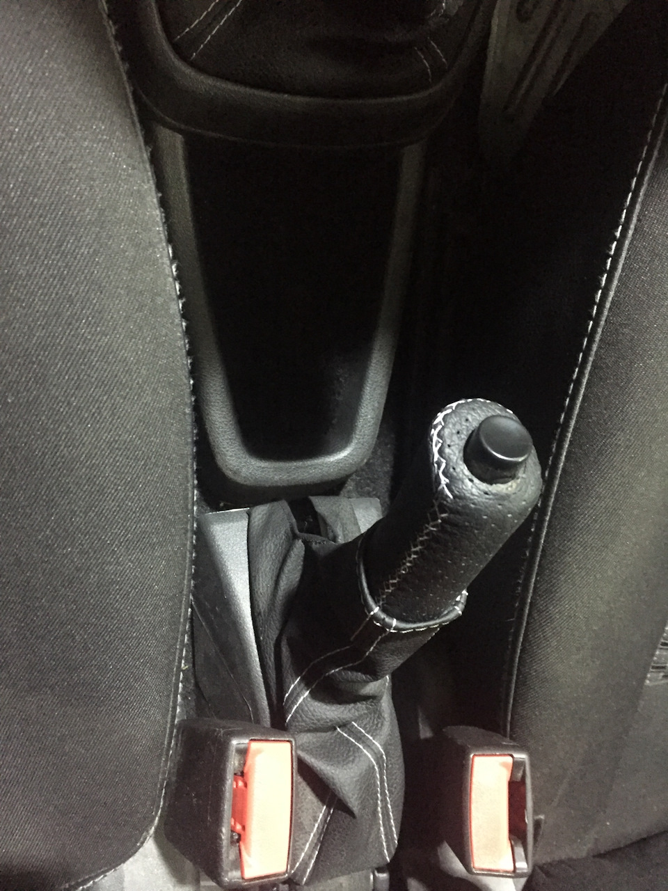 Ручка кпп Веста и ручник экокожа — Lada Гранта лифтбек, 1,6 л, 2015 ...