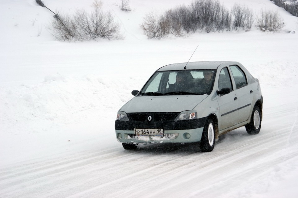 Renault Logan зима