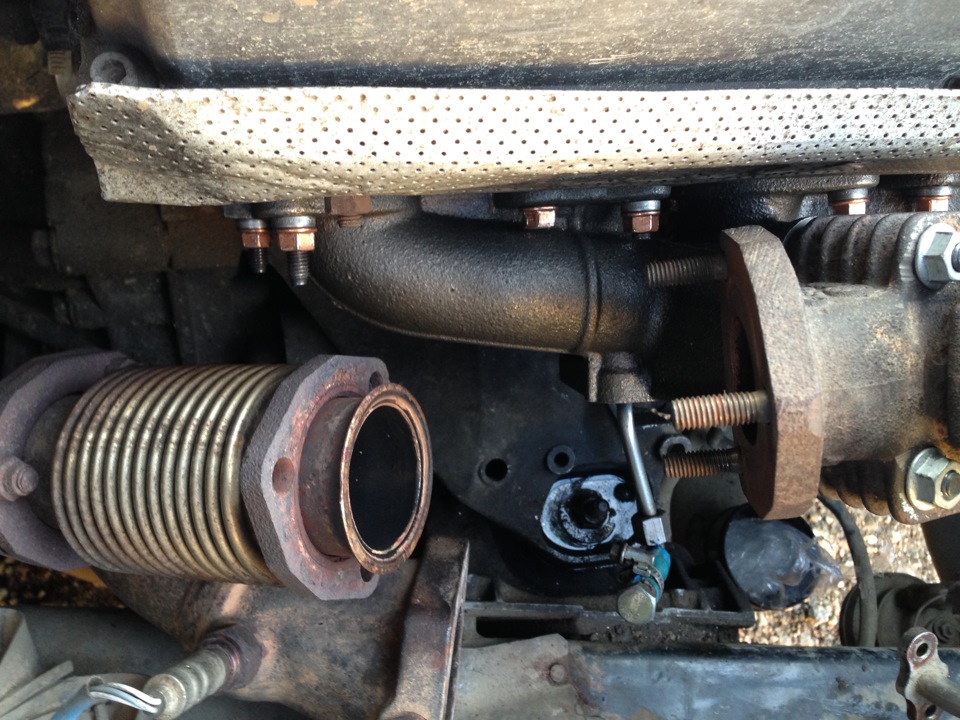 выпускной коллектор на лансер 7 1999. коллектор выпускной поло седан 1. замена выхлопного коллектора. замена выхлопного коллектора. трубка коллектора выпускного 406 двигатель.