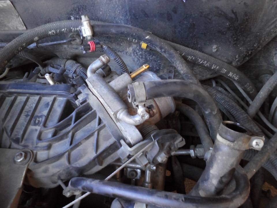 Чистка дроссельной заслонки — Lada 2114, 1,6 л, 2010 года | своими ...