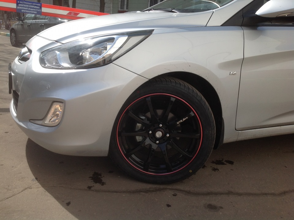 Диски hyundai solaris r15. Диски Венти на Солярис r17. Диски 17 Sakura Солярис. Sakura Wheels на Солярис 15r. Диски черный Солярис r15.