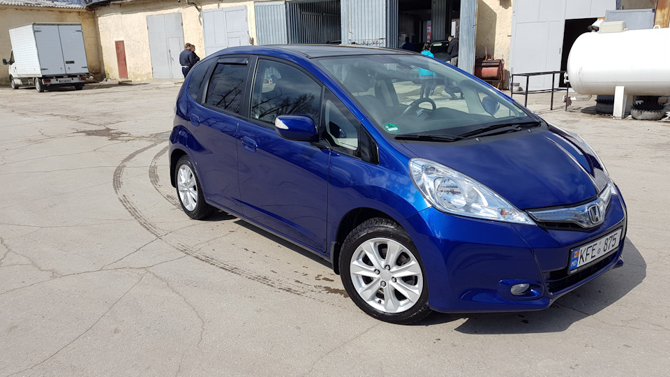 Honda Jazz Hybrid Deep Sapphire Drive2
