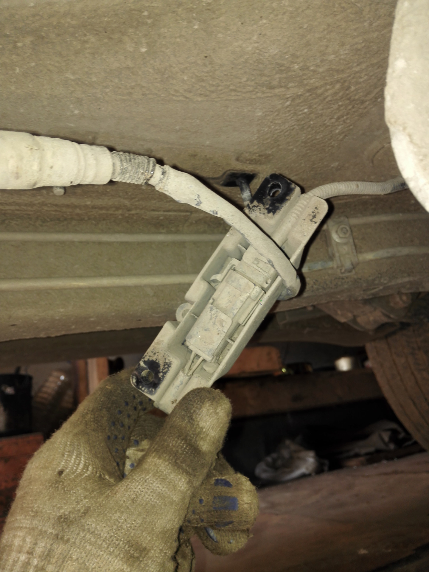 Ошибка 0422 шевроле. Р0422 ошибка ваз. Катализатор нива шевроле 2015. Ошибка р0422 нива. Кронштейн катализатора шевроле кобальт.