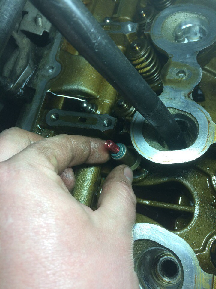 Замена маслосъемных колпачков МСК N52 BMW БЕЗ снятия головки блока .