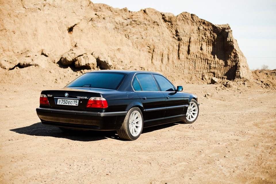 Bmw 750il e38. BMW 750l e38. БМВ 750li e38. БМВ Е 38 750 li. BMW 750 1995.