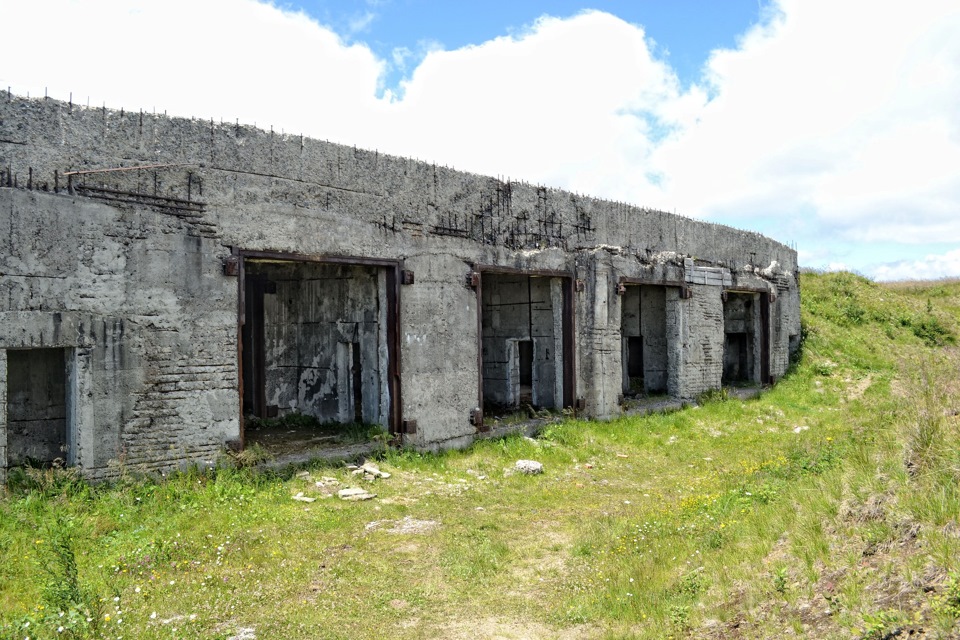 По всей видимости это были ангары с техникой — Opel Combo C