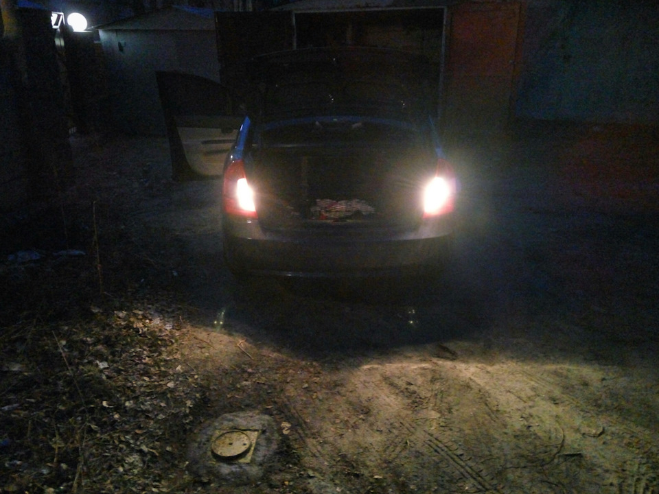 Установка галогенок 35Вт в фонари заднего хода — Hyundai Accent (3G), 1 ...